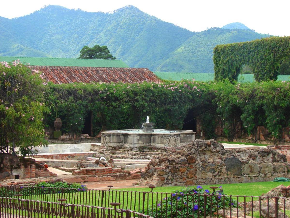 Hotel Museo Spa Casa Santo Domingo Antigua Esterno foto Fountain at the entrance of the park